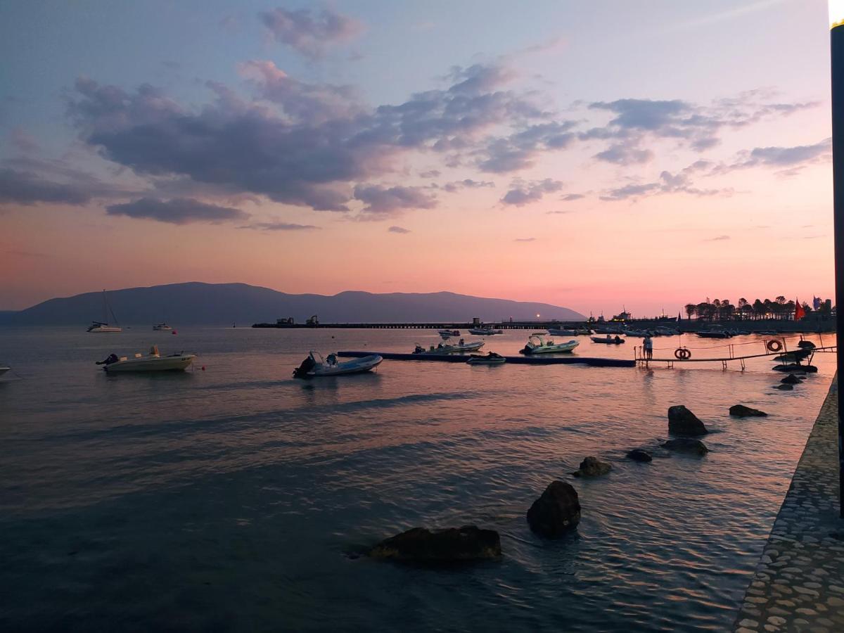 Lungomare Beach Apartments Vlorë Eksteriør billede